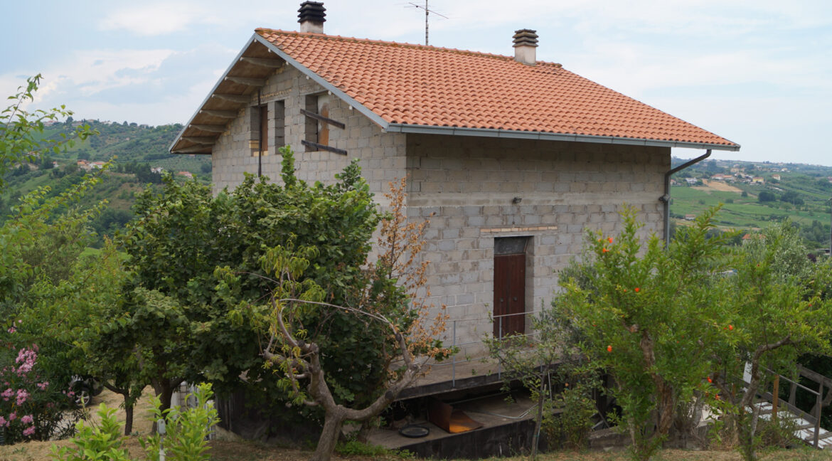 facciata-da-campagna-in-alto-zoom