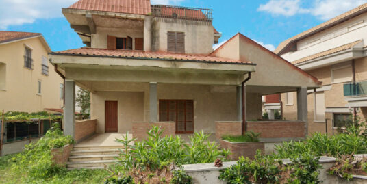 Splendida VILLA con GIARDINO in VENDITA a Francavilla al mare (CH)