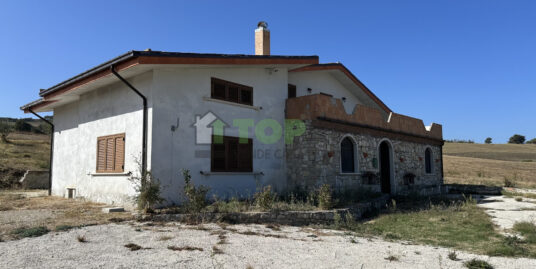 SPLENDIDA VILLA in VENDITA, PERFETTA PER LA TUA FAMIGLIA ED I TUOI HOBBY!